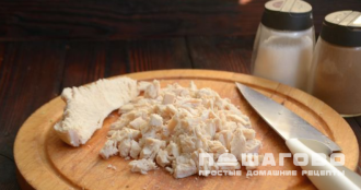 Фото приготовления рецепта: Салат с корейской морковью, курицей и пекинской капустой - шаг 8