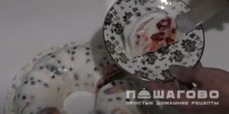 Фото приготовления рецепта: Сметанное желе на молоке - шаг 13