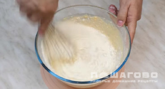Фото приготовления рецепта: Блины на ряженке - шаг 2