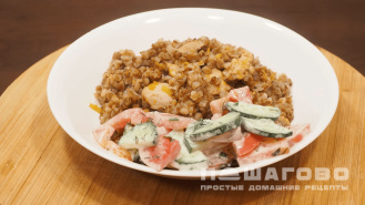 Фото приготовления рецепта: Гречка по-купечески в мультиварке с курицей - шаг 4