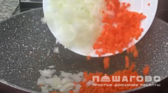 Фото приготовления рецепта: Нежная курица в томатном соусе - шаг 1