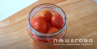 Фото приготовления рецепта: Помидоры с кориандром - шаг 3