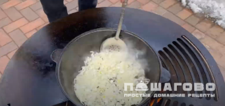 Фото приготовления рецепта: Гуляш из мяса косули - шаг 9