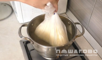 Фото приготовления рецепта: Омлет в пакете - шаг 4