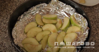 Фото приготовления рецепта: Курица с яблоками в медово-горчичном маринаде - шаг 6