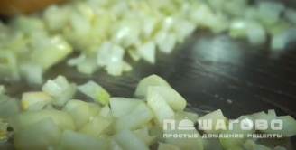 Фото приготовления рецепта: Щи с капустой без мяса - шаг 3