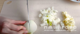 Фото приготовления рецепта: Соус маринара - шаг 1