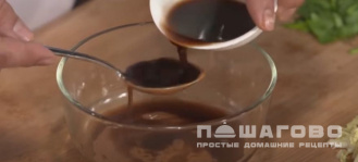 Фото приготовления рецепта: Салат из медуз - шаг 3