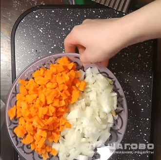 Фото приготовления рецепта: Суп куриный с грибами - шаг 1