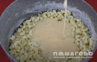 Фото приготовления рецепта: Макаронник или лапшевик с яйцом - шаг 6