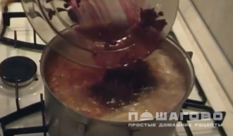 Фото приготовления рецепта: Борщ нежирный на курином бульоне - шаг 7