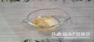 Фото приготовления рецепта: Салат "Цезарь" с курицей оригинальный - шаг 4