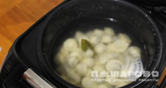 Фото приготовления рецепта: Пельмени в мультиварке - шаг 9
