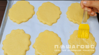 Фото приготовления рецепта: Коржики простые - шаг 3