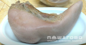 Фото приготовления рецепта: Оливье с говяжьим языком - шаг 1