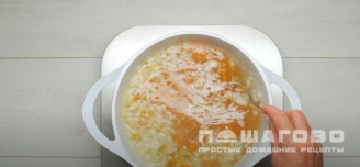 Фото приготовления рецепта: Куриный суп из бедрышек с домашней лапшой - шаг 9
