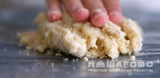 Фото приготовления рецепта: Чизкейк с вишней - шаг 3