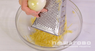 Фото приготовления рецепта: Драники с курицей - шаг 1