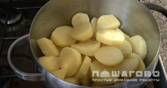 Фото приготовления рецепта: Бифарше (запеканка из картофельного пюре и куриного фарша) - шаг 1