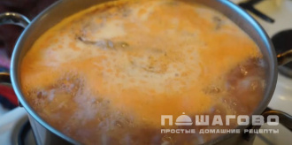 Фото приготовления рецепта: Суп из кильки в томатном соусе - шаг 9