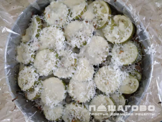 Фото приготовления рецепта: Сливочная запеканка со свиными фрикадельками и кабачком - шаг 8