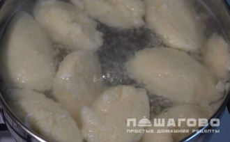 Фото приготовления рецепта: Бульон с клецками - шаг 5