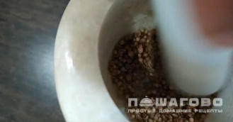 Фото приготовления рецепта: Холодный суп из огурцов - шаг 3