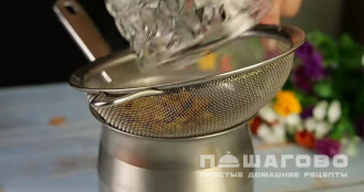 Фото приготовления рецепта: Салат Любовница с курагой - шаг 3
