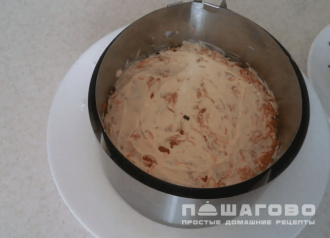 Фото приготовления рецепта: Салат Мимоза с лососем, сыром и яйцами - шаг 3