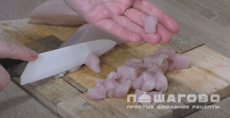 Фото приготовления рецепта: Жюльен с шампиньонами и нежным куриным филе - шаг 2