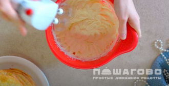 Фото приготовления рецепта: Торт «Наполеон» со сгущенным молоком - шаг 7