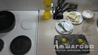 Фото приготовления рецепта: Хлеб жареный с яйцом - шаг 2
