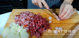 Фото приготовления рецепта: Солянка классическая сборная мясная - шаг 3