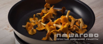 Фото приготовления рецепта: Жаркое с грибами лисичками - шаг 2