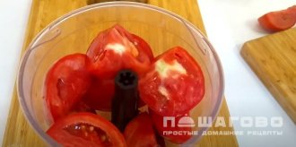 Фото приготовления рецепта: Огуречное лечо с помидорами и болгарским перцем - шаг 1