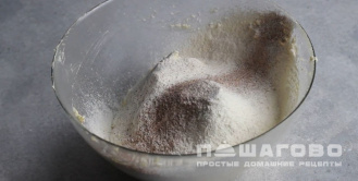 Фото приготовления рецепта: Овсяное печенье с изюмом и корицей - шаг 2