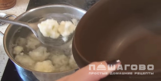 Фото приготовления рецепта: Цветная капуста под соусом бешамель - шаг 5