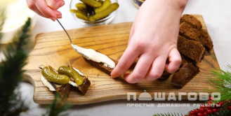 Фото приготовления рецепта: Канапе для фуршета с копченым беконом и виноградом  - шаг 19