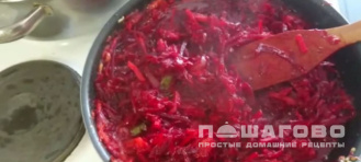Фото приготовления рецепта: Красный борщ с пампушками - шаг 4