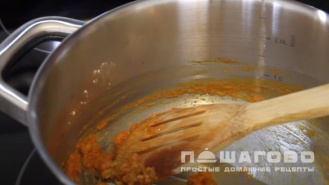 Фото приготовления рецепта: Подливка из сыра и горошка - шаг 5