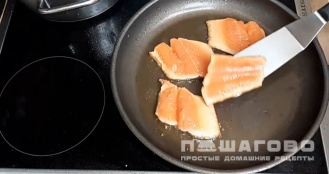 Фото приготовления рецепта: Киноа с рыбой - шаг 17