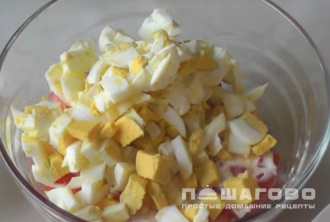 Фото приготовления рецепта: Салат с креветками на праздничный стол - шаг 2
