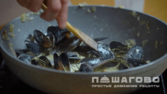 Фото приготовления рецепта: Устрицы в сливочном соусе - шаг 4