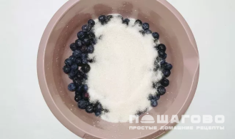 Фото приготовления рецепта: Варенье из ягод черники на зиму - шаг 2