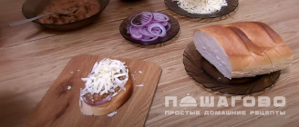 Фото приготовления рецепта: Бутерброды с килькой в томатном соусе и яйцом - шаг 5