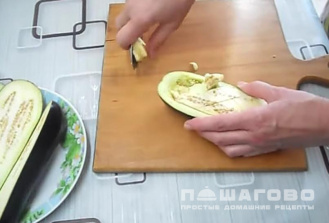 Фото приготовления рецепта: Баклажаны, фаршированные мясом, в духовке - шаг 2