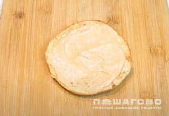 Фото приготовления рецепта: Домашние бургеры с куриной котлетой - шаг 6
