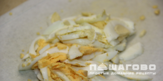 Фото приготовления рецепта: Салат из корейской моркови и кальмаров - шаг 5