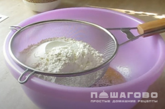 Фото приготовления рецепта: Тесто на манты - шаг 3