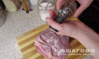 Фото приготовления рецепта: Буженина из карбоната свинины в пиве - шаг 2